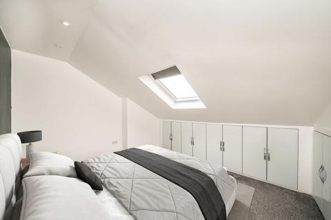 2 bedroom flat for sale, Dafforne Road, London SW17