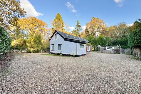 3 bedroom property for sale, Burley Road, Bransgore Christchurch BH23