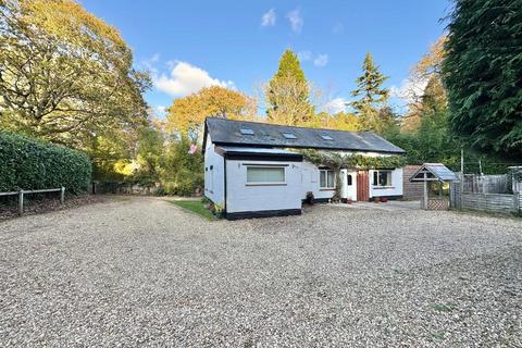 3 bedroom property for sale, Burley Road, Bransgore Christchurch BH23