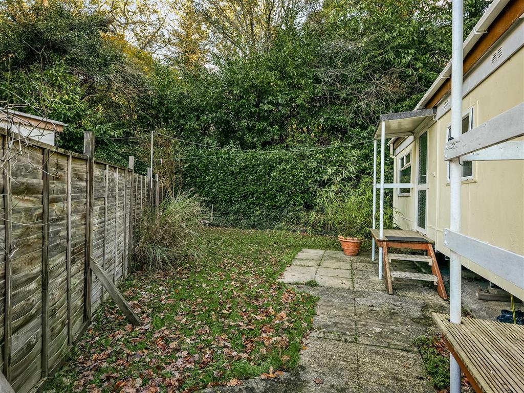 Caravan 2 garden