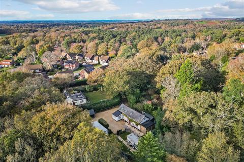 3 bedroom property for sale, Burley Road, Bransgore Christchurch BH23
