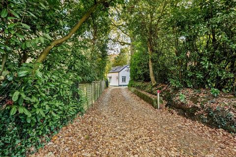 3 bedroom property for sale, Burley Road, Bransgore Christchurch BH23