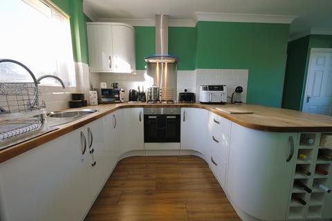 3 bedroom semi-detached house for sale, Hawthorn Avenue, Doncaster DN3