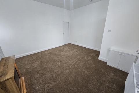 3 bedroom end of terrace house to rent, Margaret Street, Heywood, OL10 3HB