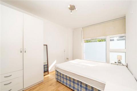 2 bedroom flat to rent, Albert Bridge Road, London SW11