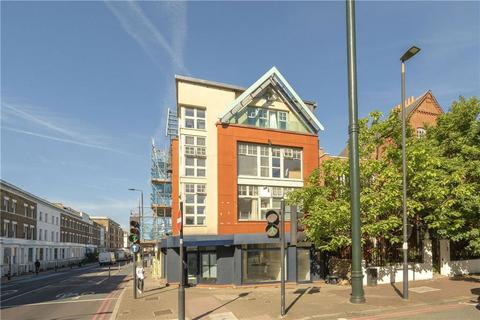 2 bedroom flat to rent, Albert Bridge Road, London SW11