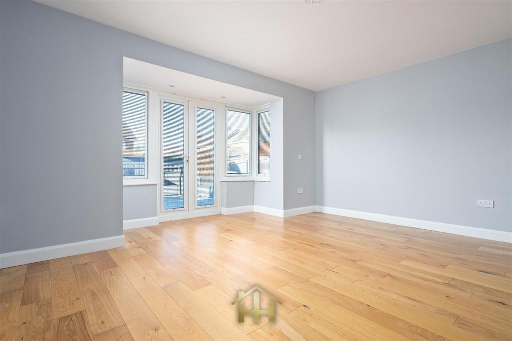 8 Troon Pl-0018.jpg