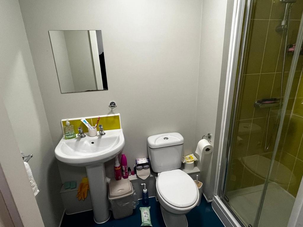 Bathroom Shot 2.jpg