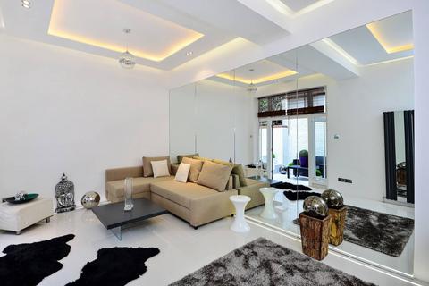 2 bedroom flat to rent, Courtfield Gardens, Earls Court, London, SW5