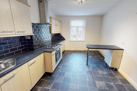3 bedroom apartment to rent, Collinson Street, West Yorkshire BD19