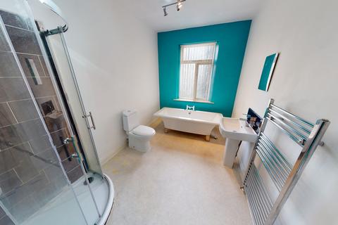 3 bedroom apartment to rent, Collinson Street, West Yorkshire BD19