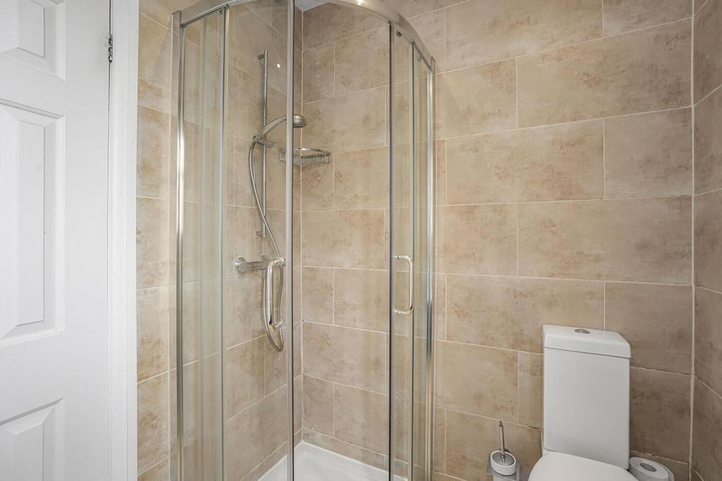 BATHROOM (pic 2)