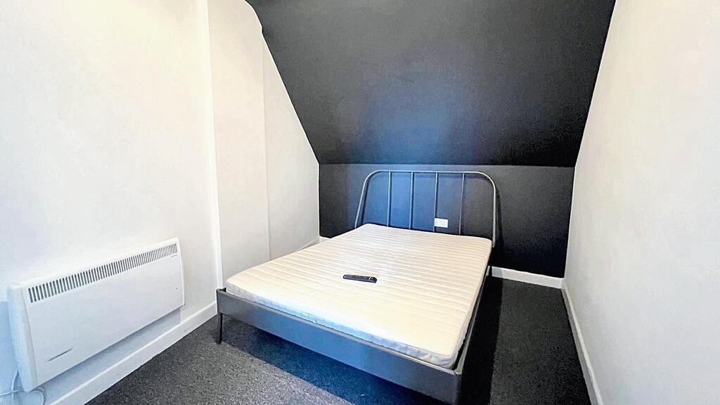Bright, modern double bedroom with a clean matt...