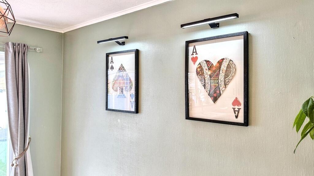 Bright, tastefully decorated living area with f...