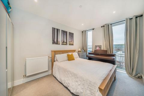 2 bedroom flat for sale, Greyhound Parade, London SW17