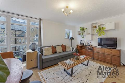 1 bedroom flat for sale, Eleanor Close, Canada Water, SE16
