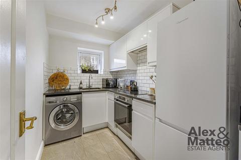 1 bedroom flat for sale, Eleanor Close, Canada Water, SE16
