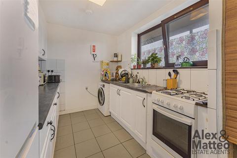 2 bedroom flat for sale, Bush Road, Surrey Quays, SE16