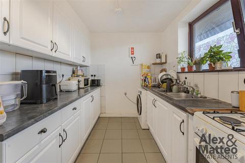 2 bedroom flat for sale, Bush Road, Surrey Quays, SE16