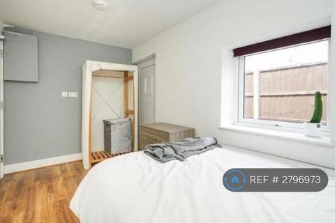 1 bedroom in a house share to rent, Main St, Burton-On-Trent, DE15