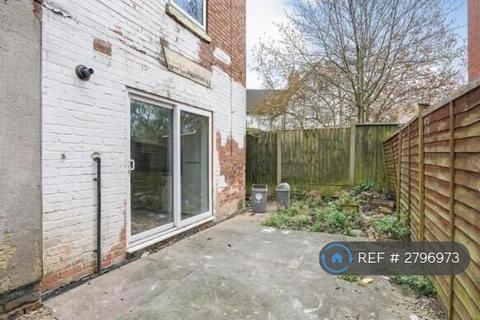 1 bedroom in a house share to rent, Main St, Burton-On-Trent, DE15