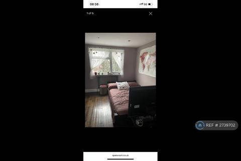 1 bedroom in a house share to rent, Stanway Gardens, Edgware, HA8