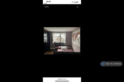 1 bedroom in a house share to rent, Stanway Gardens, Edgware, HA8