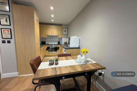 1 bedroom flat to rent, Queenstown Road, London, SW11