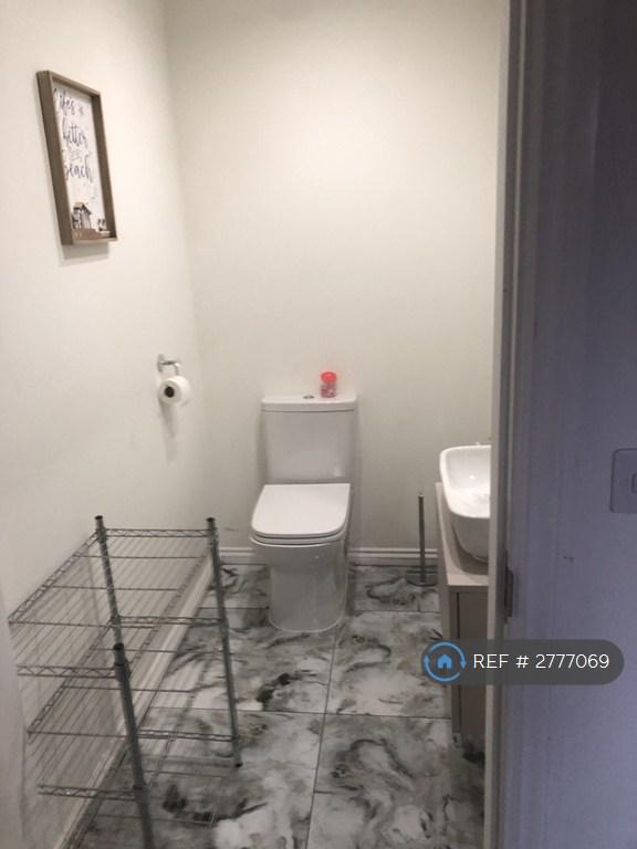 Downstairs Toilet/Wc