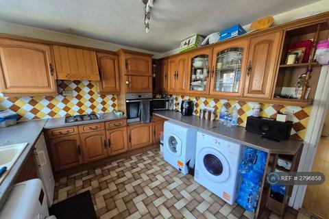 3 bedroom terraced house to rent, Gravary Road, London, E16