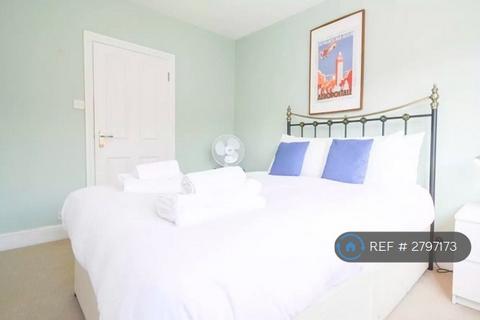 1 bedroom flat to rent, Loftus Road, London, W12