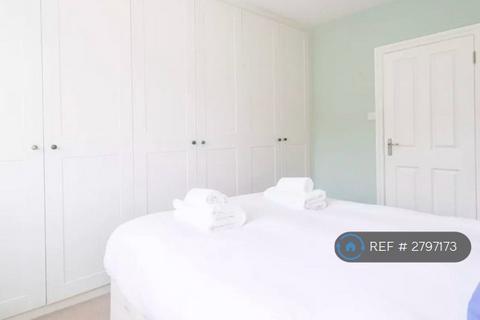1 bedroom flat to rent, Loftus Road, London, W12