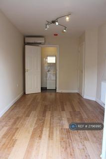 1 bedroom in a house share to rent, Cedar Close, Ilford, IG1