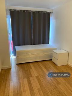1 bedroom in a house share to rent, Cedar Close, Ilford, IG1