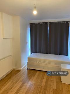 1 bedroom in a house share to rent, Cedar Close, Ilford, IG1