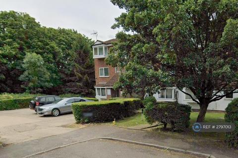 2 bedroom flat to rent, Larch Close, London, N11