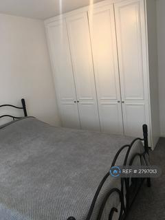 2 bedroom flat to rent, Larch Close, London, N11