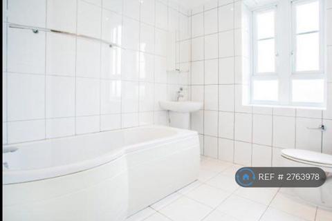 2 bedroom flat to rent, Australia Road, London, W12
