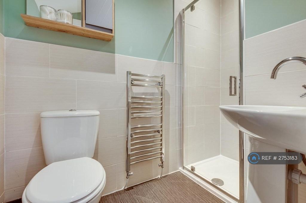 En - Suite Room 6