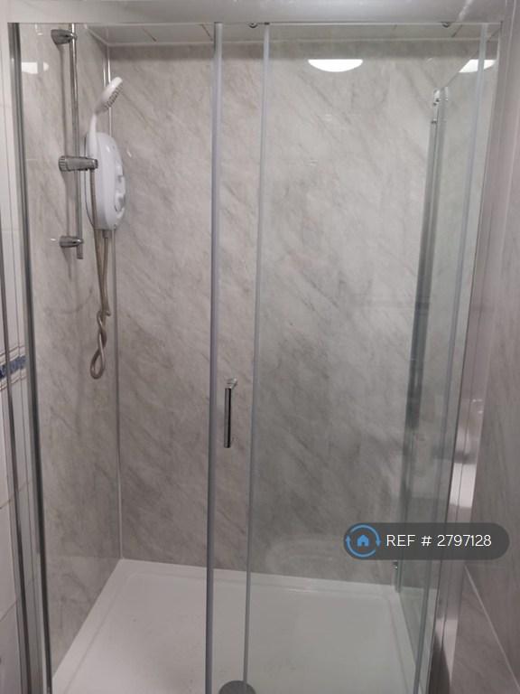 Bathroom Photo 2