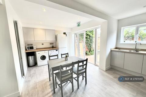 1 bedroom in a house share to rent, Trowell Grove, Long Eaton, NG10