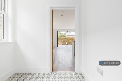 3 bedroom semi-detached house to rent, Church Villas, Staines-Upon-Thames, TW18