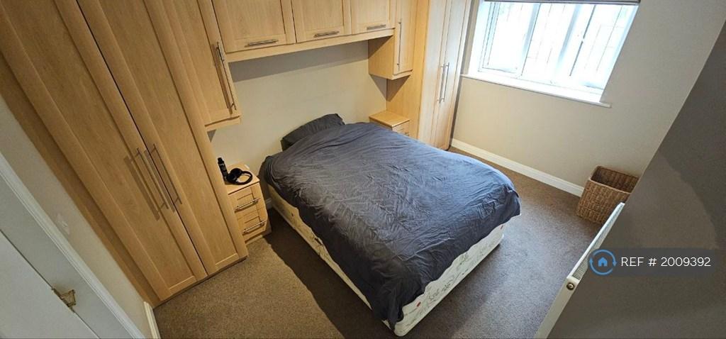 Master Bedroom With En-Suite (1st Floor) - Double