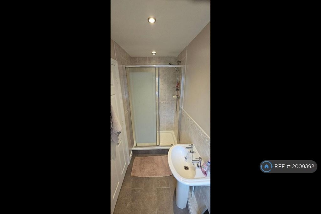 Ensuite To Master Bedroom (1st Floor)