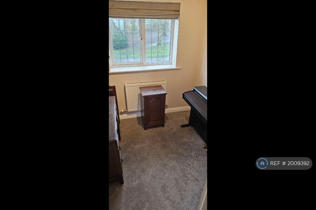Single Bedroom/Office/Storage (1st Floor)