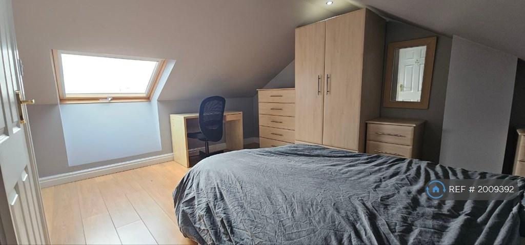 Attic Bedroom - Double - (2nd Floor)