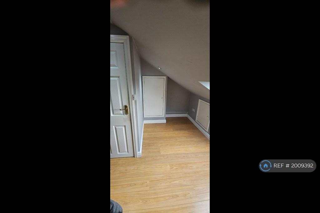 Attic Bedroom - Double - (2nd Floor)