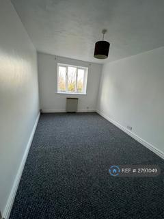 2 bedroom flat to rent, St. Johns Chase, Wakefield, WF1