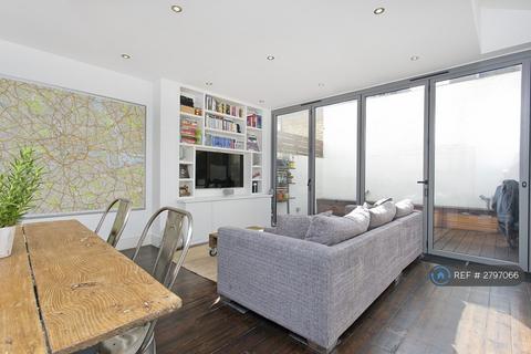 2 bedroom flat to rent, Hazelbourne Road, London, SW12