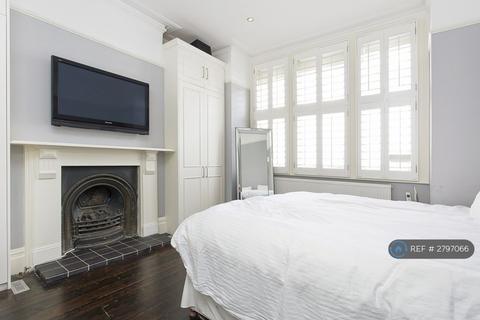 2 bedroom flat to rent, Hazelbourne Road, London, SW12
